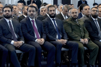 الحكومة السورية الجديدة: من هم الوزراء وما هي خلفياتهم الكاملة؟