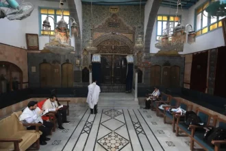 اليهود السوريون يُقيمون أولى صلواتهم في كنيس الإفرنج