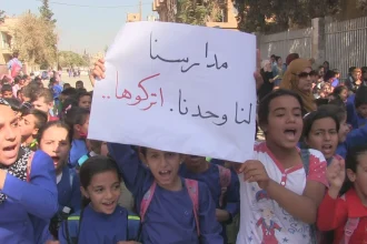 ما مصير الآلاف من طلاب الشهادات بعد إغلاق مدارسهم في الحسكة؟