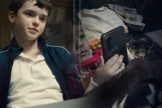من Adolescence إلى سوريا: كيف تسمّم الهواتف الذكية عقول أطفالنا؟