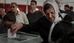 أهالي مصياف يمارسون حقهم الانتخابي