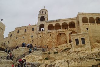صيدنايا: مدينة القداسة والتاريخ.. لا سجن الرعب والدماء!